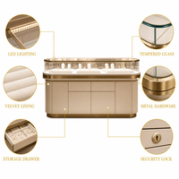 Vitrine d'îlot à bijoux arrondie, design minimaliste et luxueux, présentoir haut de gamme pour bijouterie, showroom et image de marque