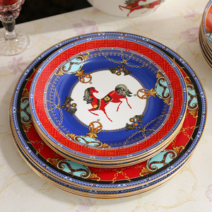 ชุดอาหารค่ำหรูหราสไตล์ยุโรปสีแดง 58 ชิ้น ชุดกาแฟ จาน ชาม ช้อน ถ้วย ชุดอุปกรณ์ครัว ทำจากเซรามิกเนื้อกระดูก สำหรับใส่อาหาร - Product Image 5