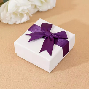 Boîtes d'emballage pour bijoux en carton personnalisées avec couvercle et nœud, logo personnalisé, design moderne, forme carrée - Product Image 6