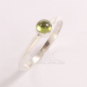 Bague à porter quotidiennement Toutes les tailles Argent sterling pur 925 Grossiste Bijouterie Naturel PÉRIDOT Cabochon Rond Pierres Précieuses Empilable - Product Image 1
