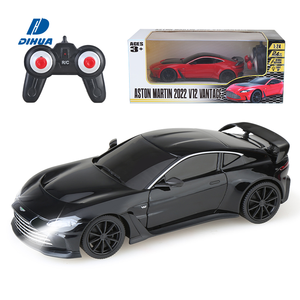 Voiture télécommandée sous licence officielle Cool RC Supercar 1:24 <span class=keywords><strong>Aston</strong></span> <span class=keywords><strong>Martin</strong></span> 2022 V12 Vantage 2.4Ghz avec phares fonctionnels - Product Image 1