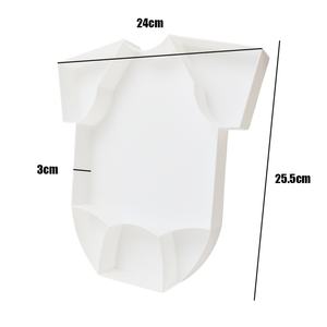 Décoration de fête prénatale : Contenant alimentaire en forme de body de bébé, plateau à bonbons en plastique - Product Image 2