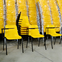Chaises de formation pliantes empilables modernes et colorées avec tableau d'écriture, taille standard pour salles de classe, salles de conférence et événements
