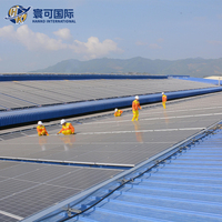 Structure de support de panneau solaire durable conçue pour les systèmes photovoltaïques sur toits métalliques industriels