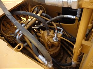 Excavadora de cadenas Caterpillar 320D usada, 40 toneladas de peso operativo, motor original, modelo 2016, 138 HP, 2001-4000 horas de uso. - Product Image 6