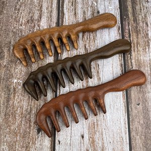Cepillo de madera de sándalo natural de dientes anchos con mango, cepillo <span class=keywords><strong>para</strong></span> masaje capilar con láser, cepillo antiestático desenredante <span class=keywords><strong>para</strong></span> cabello rizado y peluquería - Product Image 2