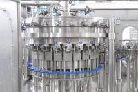 Machine de remplissage et de bouchage monobloc CSD pour jus gazeux avec bouteilleuse 500ml 3000BPH