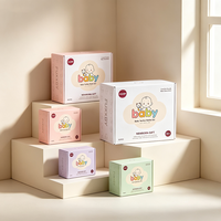 Coffret Cadeau Écologique Portable et Réutilisable pour Nouveau-né avec Hochets – Expédition Flash en 72H – Carton Ondulé Biodégradable et Imperméable