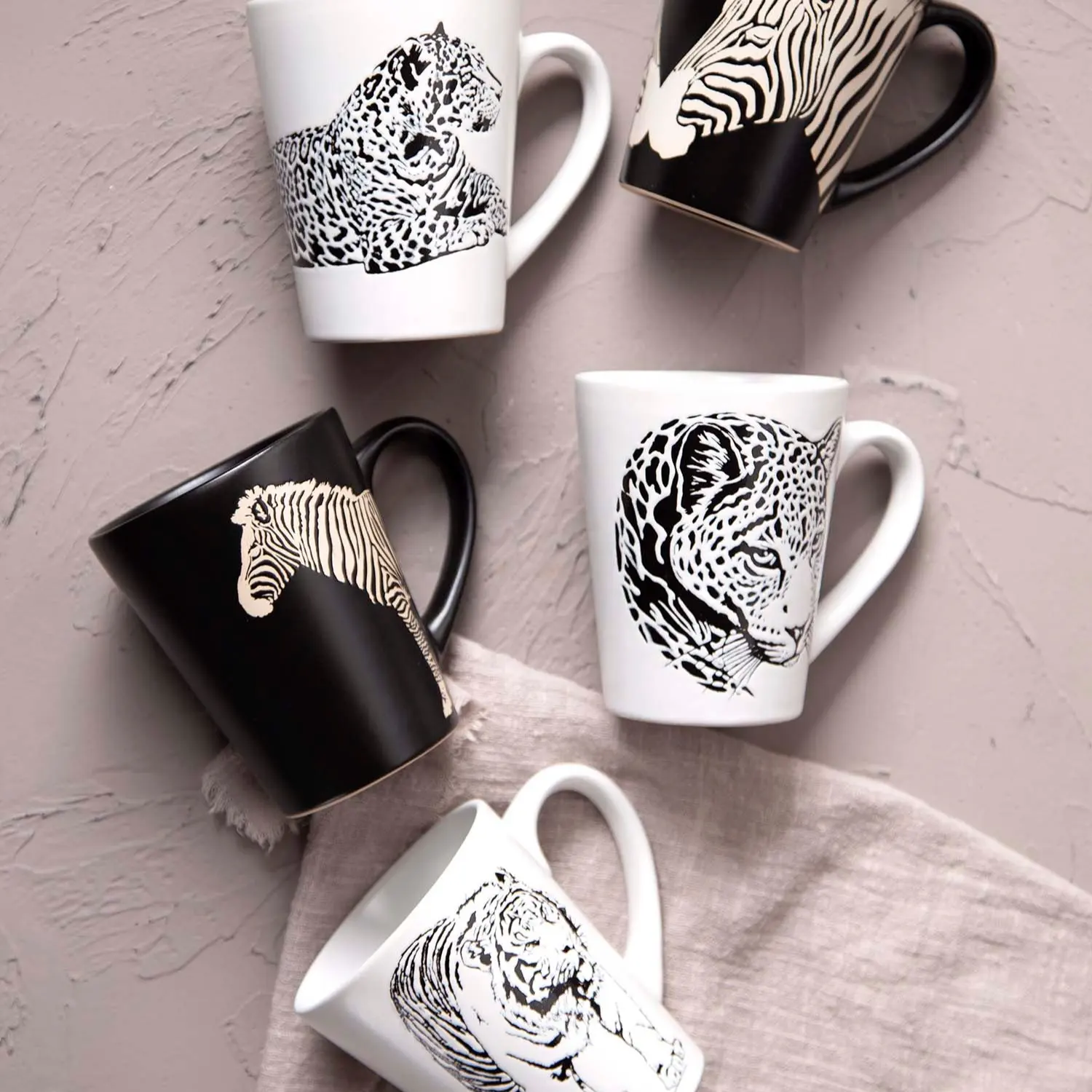 Tazza da caffè classica in ceramica nera con supporto per tigre serie Zebra africana classica