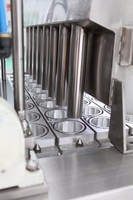 Machine de scellage pour contenant en plastique, avec onduleur électrique, pour le remplissage de gobelet à gelée, en polypropylène