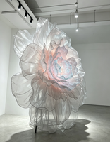 Y-017 Installation florale géante élégante et romantique en organza, faite à la main, avec éclairage LED pour la décoration de scène de mariage