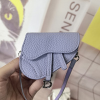 Nouvelle mini pochette D en microfibre grain litchi, couleur bonbon, avec breloque, pour rangement d'écouteurs, pendentif de sac pour femme et à suspendre au voiture