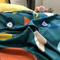 Parure de lit légère et luxueuse avec couette et draps en soie lavée
