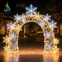 Anpassbare Größe Weihnachtsbogen LED-Lichtskulptur Handgefertigter Metallrahmen Festlaterne für Freizeitpark-Dekoration