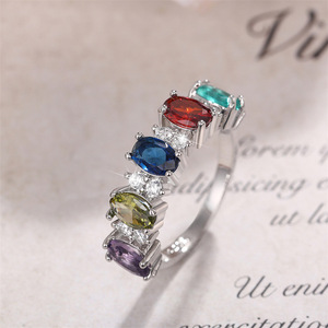 Anello Minimalista Geometrico con Zirconi Colorati per Donne, Elegante Gioiello da Dito alla Moda - Product Image 5
