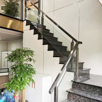 Système de garde-corps d'escalier moderne en acier inoxydable de qualité supérieure avec verre trempé finition satinée/miroir pour hôtels et villas
