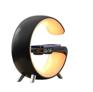 2023 producto Popular APP Control LED lámpara de escritorio carga inalámbrica luz nocturna con reloj despertador BT altavoz lámpara de noche