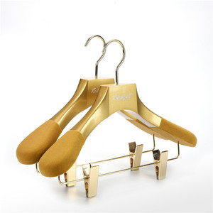 Mới tùy chỉnh sang trọng móc quần áo bằng gỗ với clip Vàng - Product Image 1