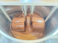 Machine à raffiner le chocolat 60L 100L en acier inoxydable SS304, broyeur de cacao à vitesse variable pour la production industrielle de confiserie