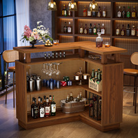 Table de bar en forme de L Tribesigns avec étagère de rangement à 4 niveaux, unité de bar à domicile en rotin avec 2 supports à verres à pied et base surélevée