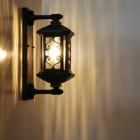 Lampe murale extérieure rétro imperméable de style européen avec aluminium et verre pour balcon, couloir, entrée et cour