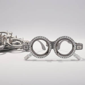 Monturas de Prueba de Optometría con Patillas Ajustables de 52mm, Gris, Equipo Manual para Examen de Agudeza Visual - Product Image 1