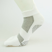 Chaussettes de course à pied pour le sport en gros, antidérapantes à cinq orteils, en coton, en silicone épaissi et antidérapant pour hommes.