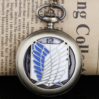 Montre de poche creuse Anime rétro créative avec chaîne de collier en argent avec aile Horloge à quartz pour hommes Attaque sur Titan Style antique