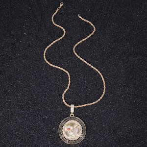 Collar Unisex de Estilo Hip-Hop con Colgante Giratorio de Gallo con Incrustaciones, Diseño de Cruz Chapado en Oro, Moderno - Product Image 3