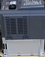 Variateur de fréquence monophasé Mitsubishi FR-D720S-1.5K-CHT pour l'installation flexible dans les armoires, idéal pour les mini-lignes de traitement