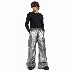 <span class=keywords><strong>Pantaloni</strong></span> Cargo da <span class=keywords><strong>Uomo</strong></span> LEDUO in Ecopelle Metallizzata Lucida, Gamba Larga, Stile Streetwear con Tasche Multiple, Vita con Coulisse e Chiusura a Cerniera - Product Image 3