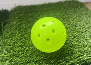 Pelotas de pickleball de diseño profesional, sin costuras, duraderas, ligeras, de larga duración, resistentes a las grietas y a la intemperie. - Product Image 5