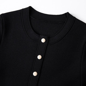 Robe en tricot plissée à col rond, à manches courtes, à simple boutonnage, contrastée en noir et blanc, de haute qualité, pour femmes, style français - Product Image 3