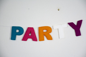 Guirlandes en feutre de laine personnalisées avec design moderne Nouvel An et décoration intérieure pour les décorations de fête et de fête motif nature morte - Product Image 3