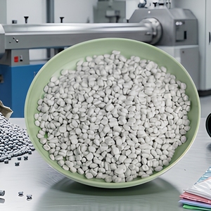 Granulés blancs de masterbatch de remplissage CaCO3 à haute teneur pour la modification des plastiques PE et PP - Product Image 3