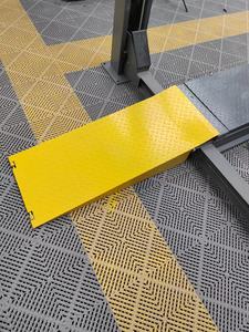 Elevador de coche de cuatro postes de montaje en suelo personalizado, elevadores de coche de 5 toneladas, elevador de 4 postes de 5,5 toneladas para equipo de estacionamiento de garaje doméstico - Product Image 4