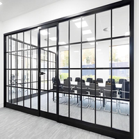 Cloison de bureau en verre et acier style Crittall, cadre en métal noir, séparateur de pièce intérieur avec porte