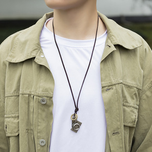 Collana con Ciondolo Fotocamera Regolabile alla Moda e Personalizzata in Lega e Pelle <span class=keywords><strong>di</strong></span> Vacchetta per Uomo e Donna - Product Image 2