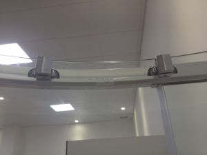 Juego <span class=keywords><strong>de</strong></span> <span class=keywords><strong>Ducha</strong></span> Esquinera Corredera <span class=keywords><strong>con</strong></span> Rodillos Dobles <span class=keywords><strong>de</strong></span> 6 mm <span class=keywords><strong>con</strong></span> Vidrio Templado (Transparente/Esmerilado) y <span class=keywords><strong>Plato</strong></span> <span class=keywords><strong>de</strong></span> <span class=keywords><strong>Ducha</strong></span> - Product Image 5