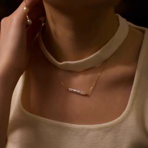 Collier minimaliste en or 14 carats et petite barre en argent, avec une belle perle baroque naturelle, polyvalent et lumineux, collier de niche - Product Image 5