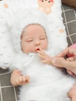 Poupées réalistes de bébé nouveau-né de 13 pouces, corps entier en silicone platine, pouvant boire de l'eau et faire pipi, poupées reborn
