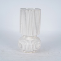 Vase de table en porcelaine rayée de style Art déco européen Lian Da Wabi Sabi, double bulbe, lignes verticales texturées, glaçure blanche rustique