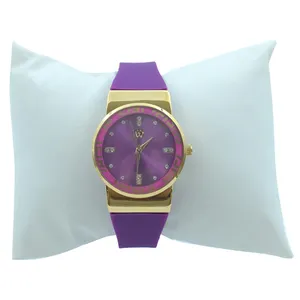 Hoge Kwaliteit Legering Mode Quartz Horloge Klassieke Armband Rubberen Band Voor Vrouwen