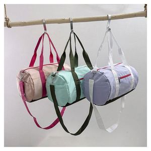 Sac de sport unisexe grande capacité avec compartiment à chaussures, nouveau style, imperméable, personnalisable avec logo, idéal pour les loisirs et les voyages – Ventes flash - Product Image 3