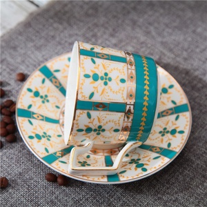 Vente en gros de 15 pièces de la collection Royal Western Home Decor, ensemble de café et de thé en céramique avec poignée dorée - Product Image 5