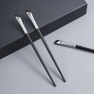 Pinceau de maquillage synthétique biseauté pour eye-liner, marque privée, pinceaux individuels pour sourcils, pinceaux de maquillage à utiliser avec un crayon à sourcils - Product Image 1