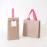 Sac cadeau en papier ivoire écologique personnalisé pour vêtements, bougies et emballages artisanaux avec poignée de longueur d'épaule