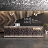 Bureau de réception commercial de luxe moderne noir en bois écologique avec LED pour hôtels, spas, salons, gymnases, bars nocturnes et meubles de sous-sol