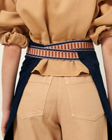 Tablier à bavette en jean sans manches personnalisé pour hommes uniforme de nettoyage de cuisine durable pour les serveurs Baristas travailleurs de café