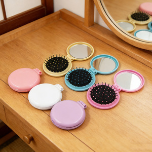 Lindo peine acolchado color macarrón, suave y adorable, con espejo, mini peine de masaje portátil, peine de aire acolchado sencillo. - Product Image 3